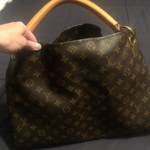 AUTHENTIC Louis Vuitton Artsy MM bag